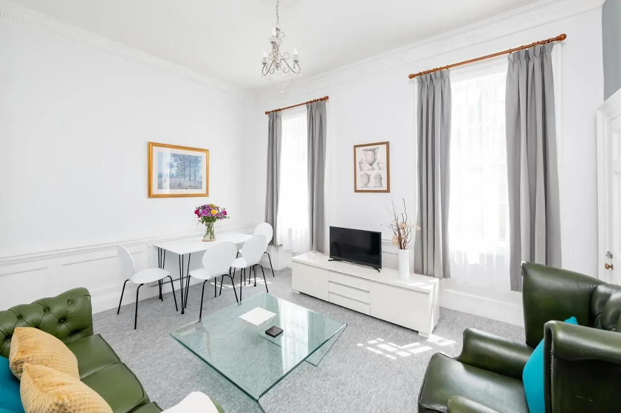 Super City Centre Apartment - Two Bedrooms, Perfect Location Bath