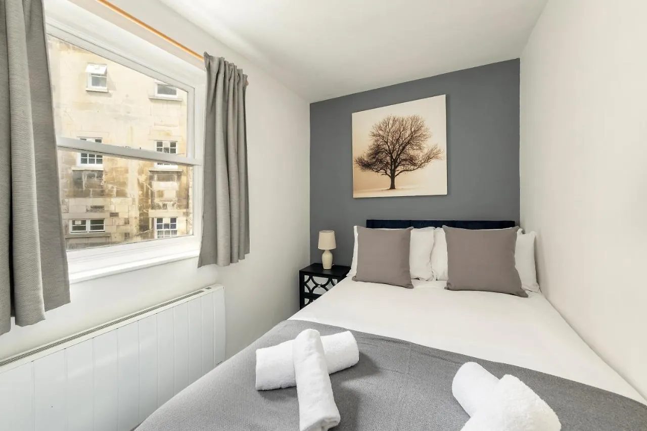 Super City Centre Apartment - Two Bedrooms, Perfect Location Bath 0*,  Reino Unido