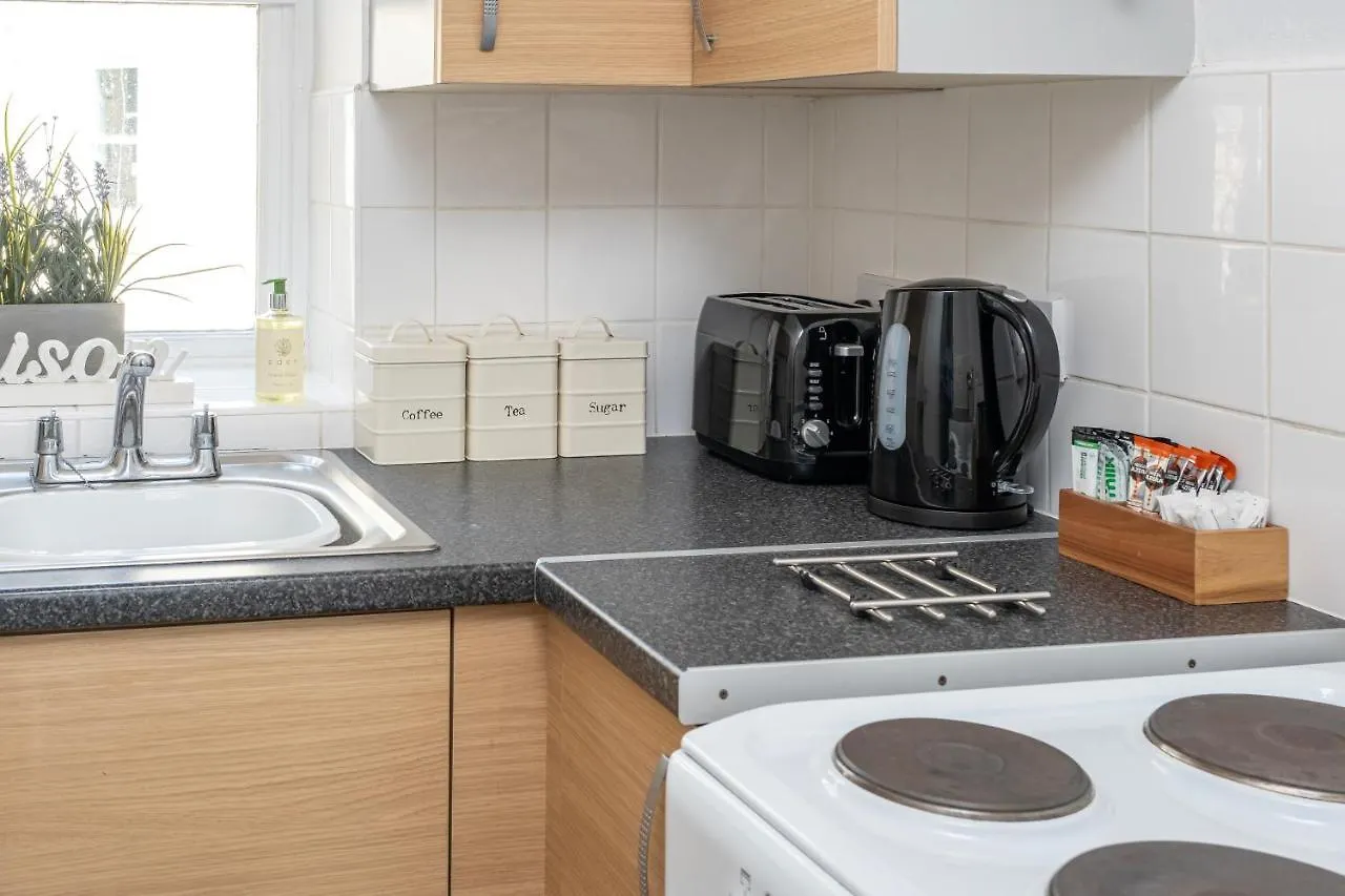 Super City Centre Apartment - Two Bedrooms, Perfect Location Bath