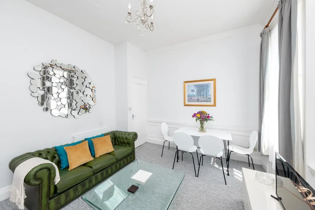 Super City Centre Apartment - Two Bedrooms, Perfect Location Bath 0*,